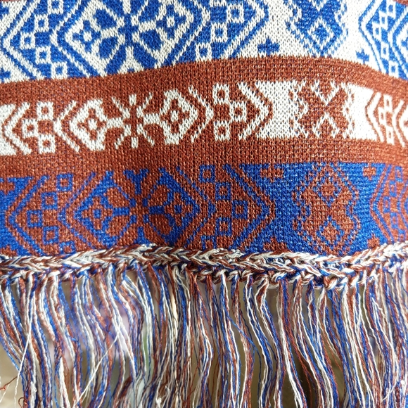 🍒NWT🍒 FREE PEOPLE FRINGE HEM PONCHO - Picture 6 of 7